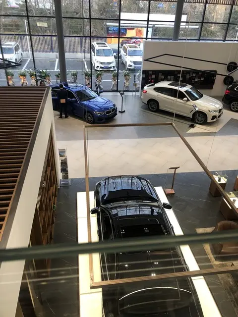 BBA卖不动了？现在看车，你会选品牌还是智能化？