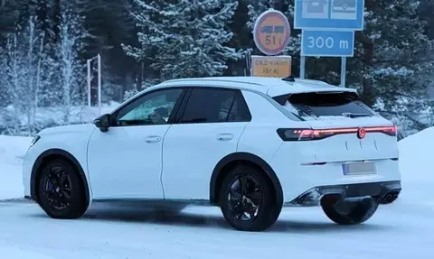 性能猛兽即将出笼!大众T-Roc R 333马力搭配AK排气最新谍照曝光