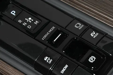 皇冠（进口）：日系豪华回归，5万差价是物有所值还是品牌溢价？