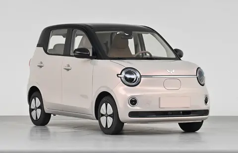 五菱宏光MINIEV内饰图发布,全新设计风格,两块大屏,2+2座椅